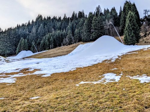 news/images/--6--piste-schneehaufen-1.jpg news/images/--6--piste-schneehaufen-1.jpg